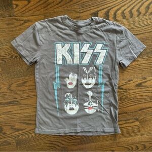KISS Band Graphic T-Shirt – Distressed Rock Tee | Size S